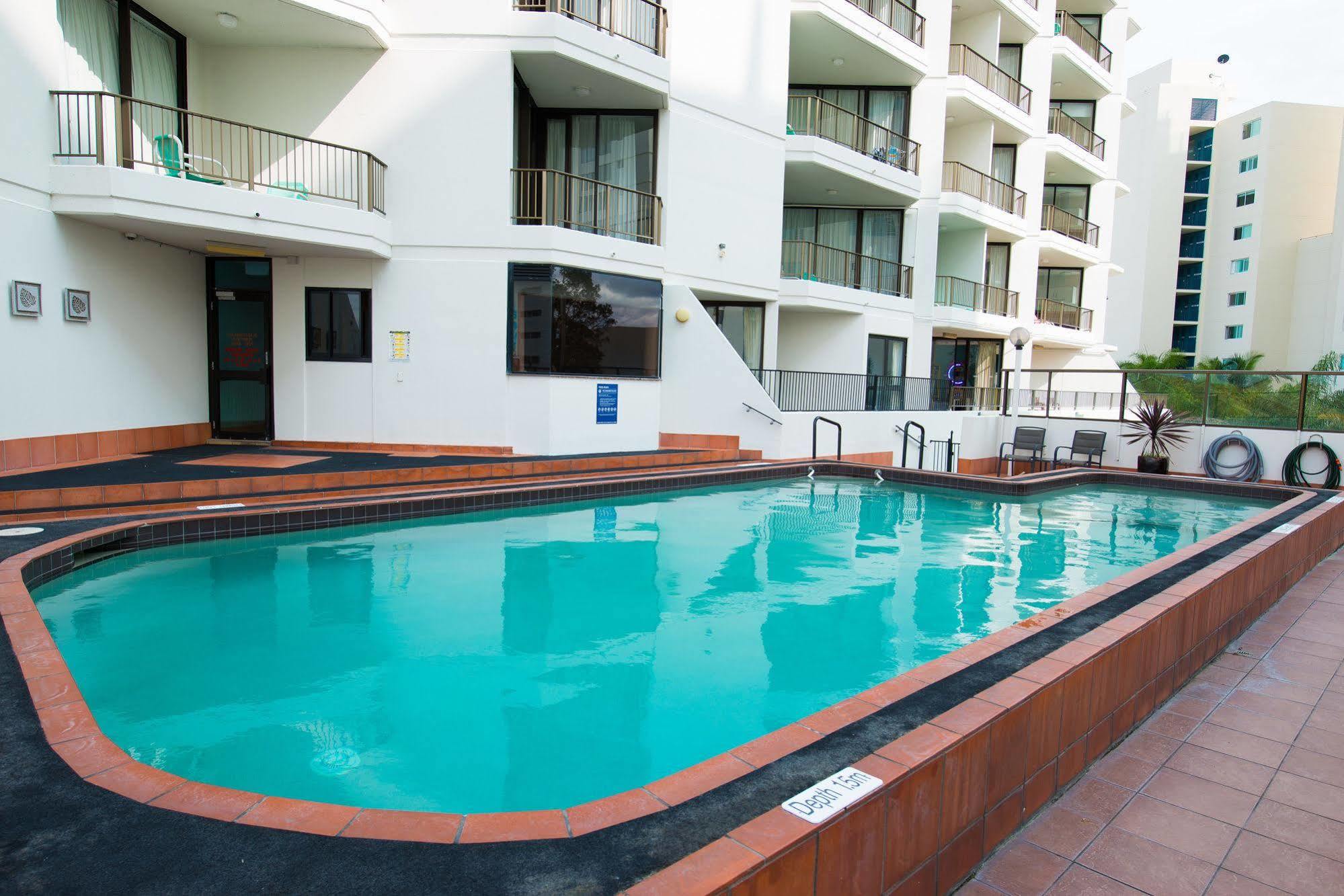 Sandy Point Beach Resort Gold Coast Exterior photo